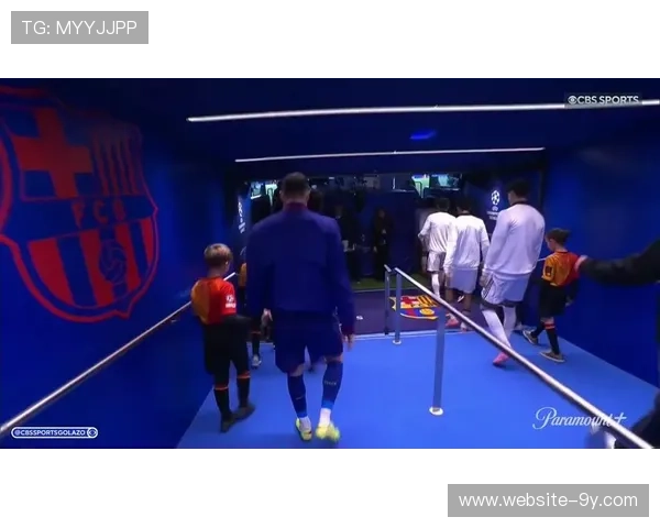 克瑙夫单刀破门,法兰克福半场1-0领先巴萨