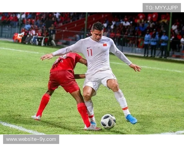 塞维利亚后卫马尔考赛季报销，后防轮换面临严峻考验